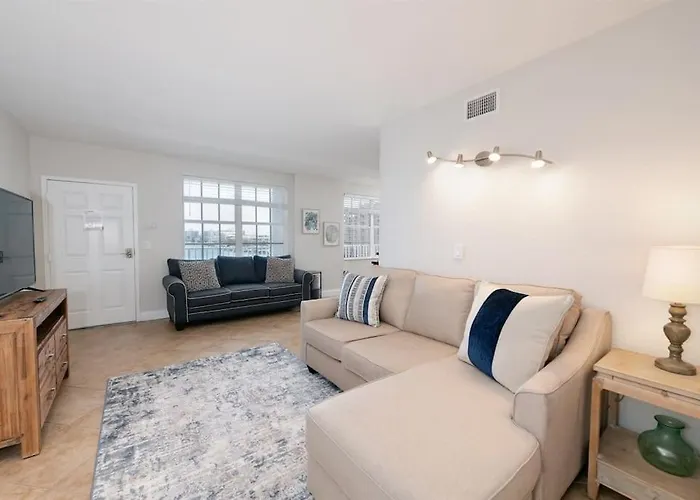 New 5 Min Walk To The Sleeps 9 Clearwater Beach